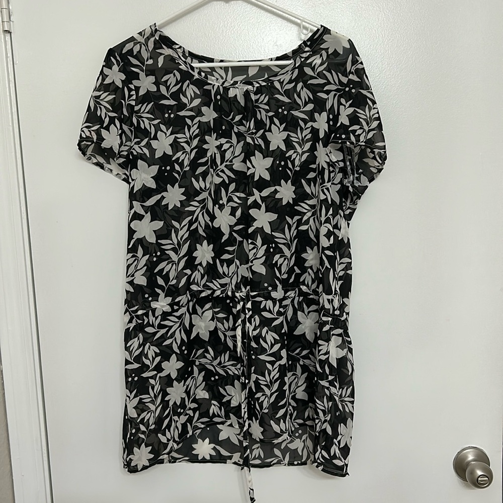 Women’s Black and White Floral Cover Up